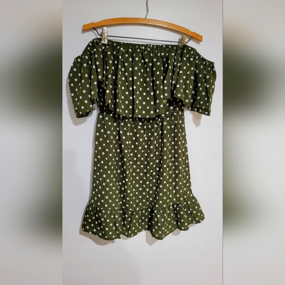  Zaful off the shoulder dress midi green with white dots size medium.